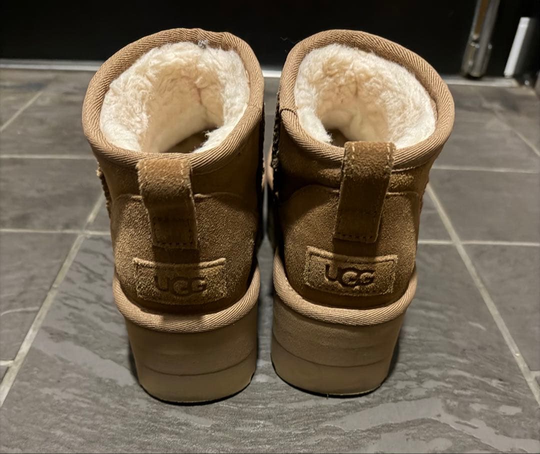 UGG クラシックウルトラミニプラットフォーム 23.0