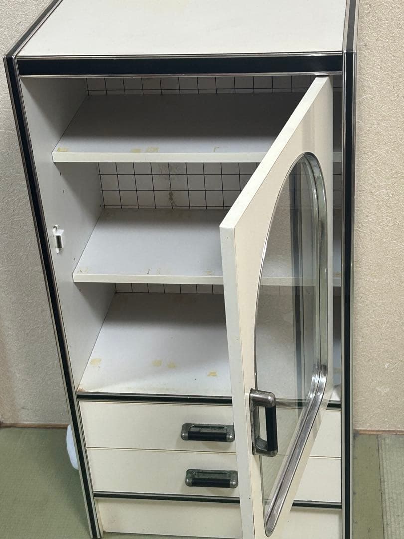 R*a様 レトロな食器棚