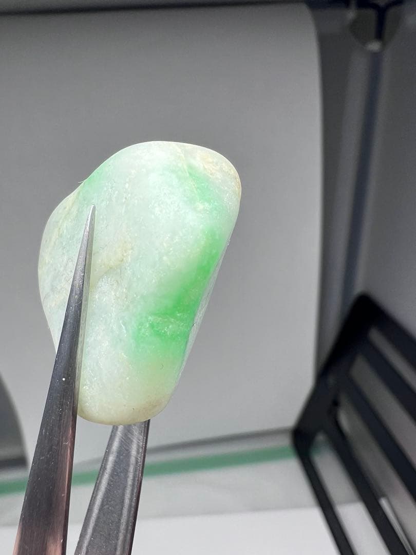 【大幅値下】糸魚川産　翡翠原石　天然　鑑賞石　国石 14.6g