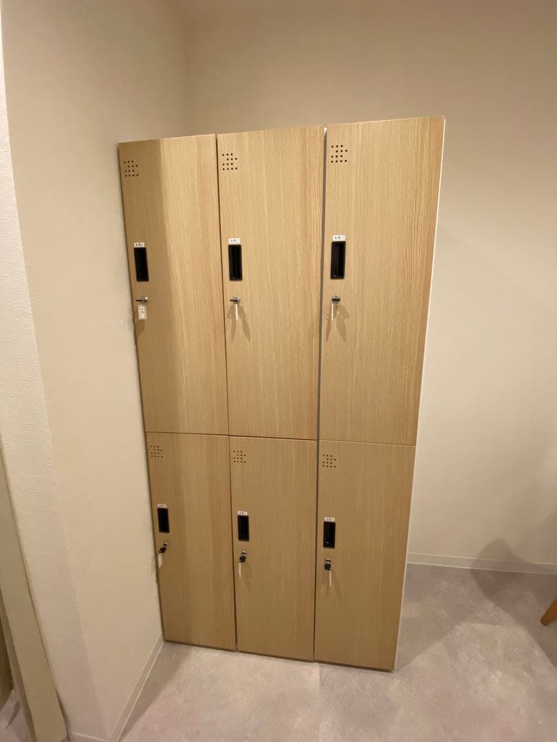 年内処分 送料込み 木目調オフィスロッカー 更衣室 6人用 ベージュ