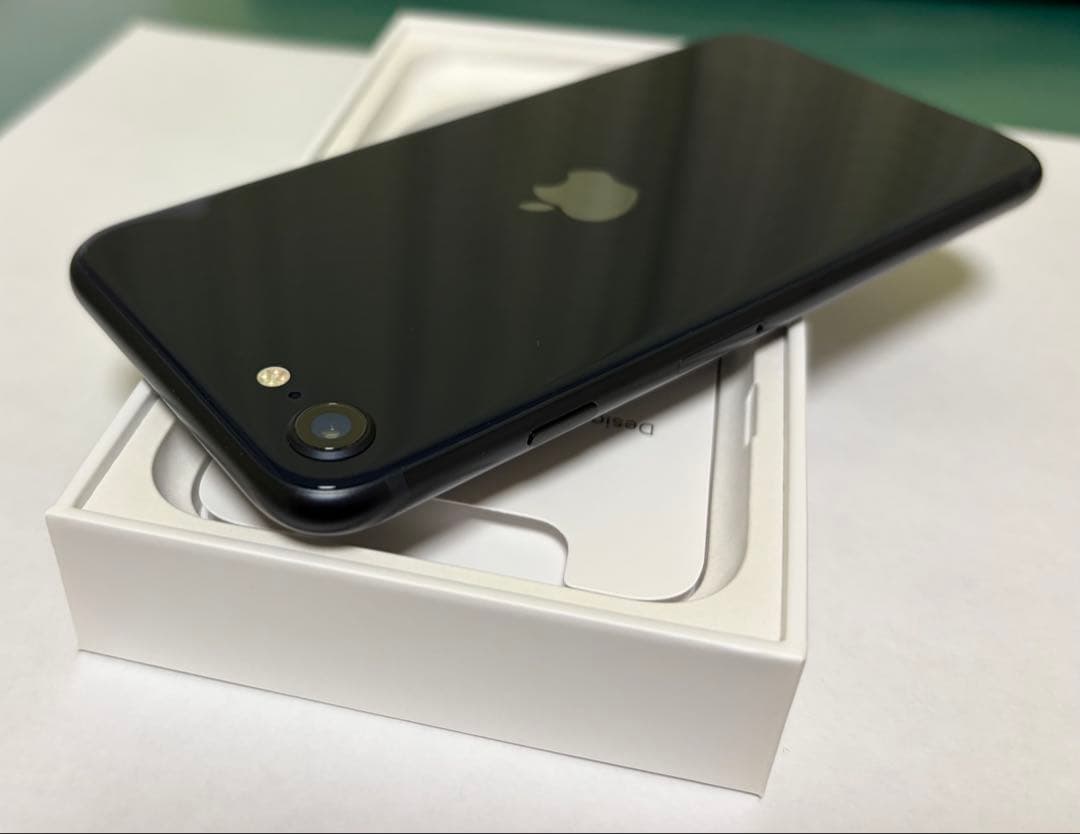 【美品】iPhoneSE（第３世代） 64GB