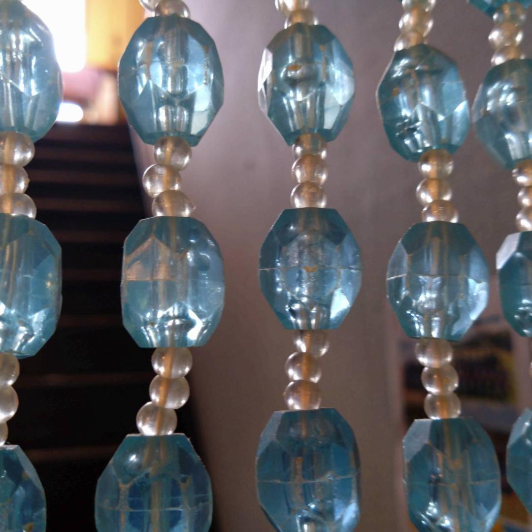 昭和レトロ　ビーズのれん　水色