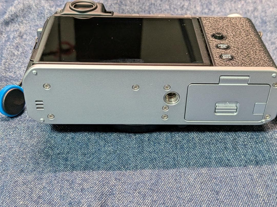 美品 FUJIFILM X-E4 ボディ シルバー（アクセサリー付属）