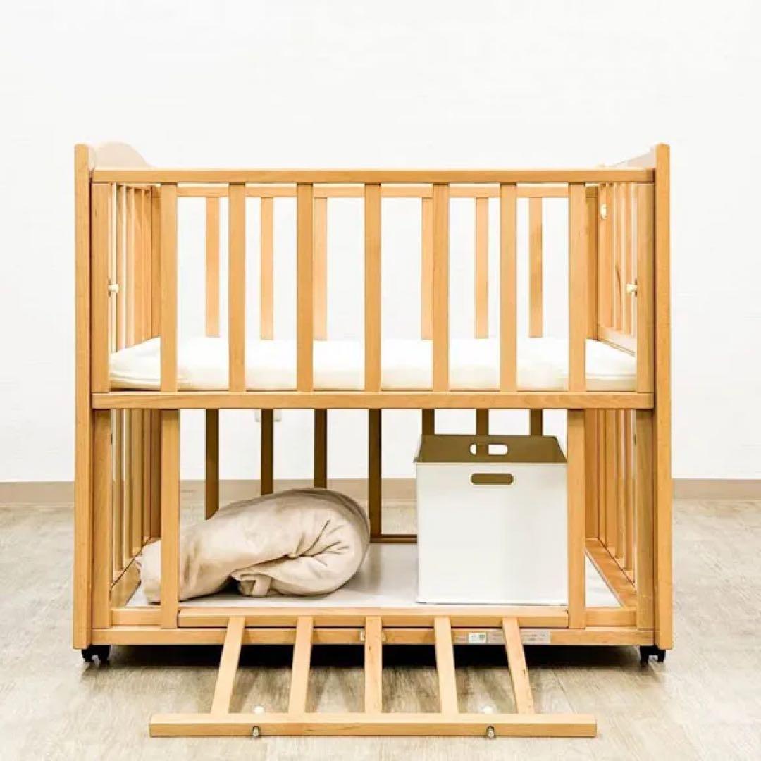 ベビーベッド　ミニサイズ　ツーオープン&収納棚付き！ ヤマサキ　ナチュラル