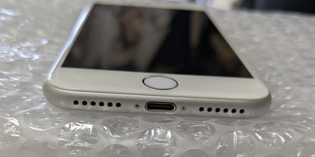 Apple iPhone8 64GB シルバー docomo SIMフリー 美品