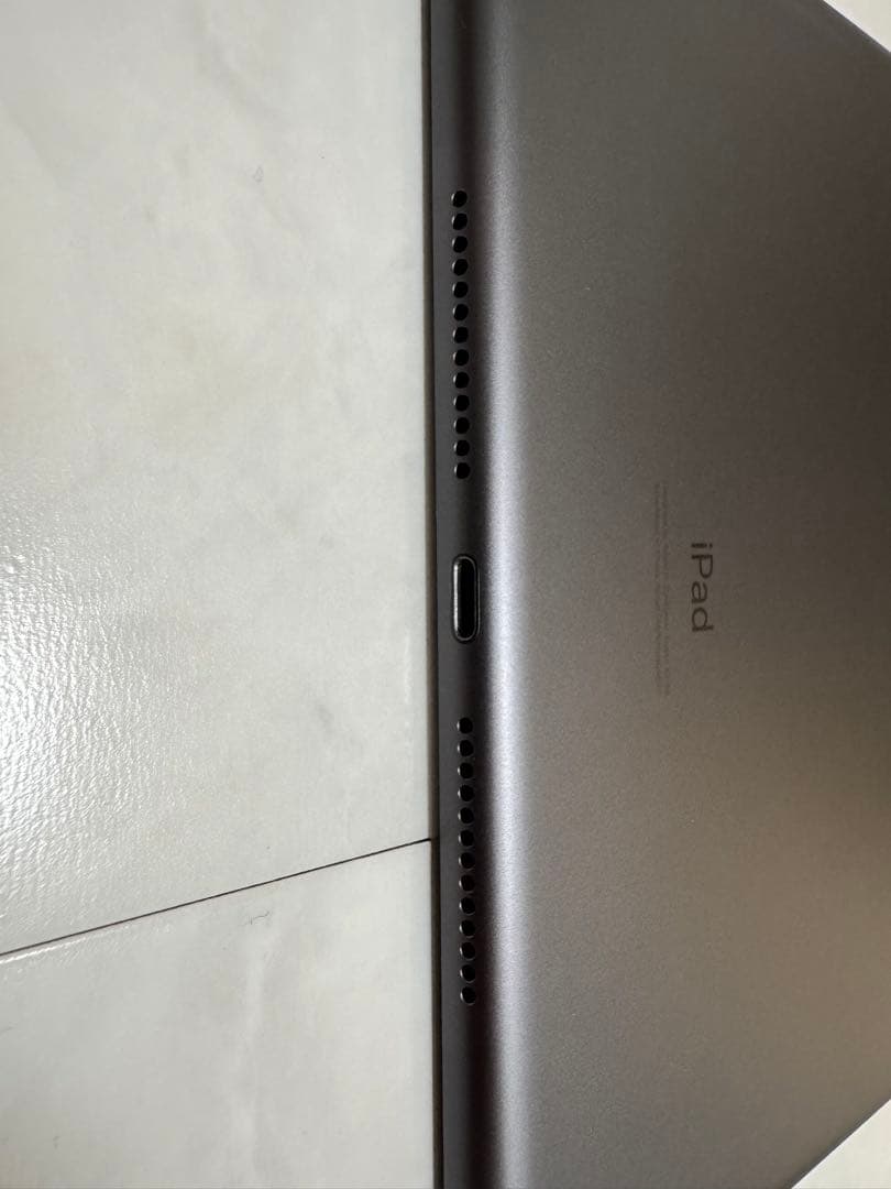 第7世代iPad （Wi-Fi＋Cellular)32GBバッテリー容量100%