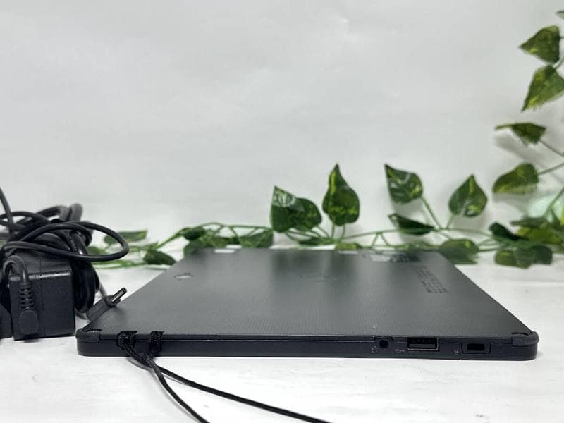 富士通 タブレット/バッテリー良 Q738/SB-Corei5 8世代搭載