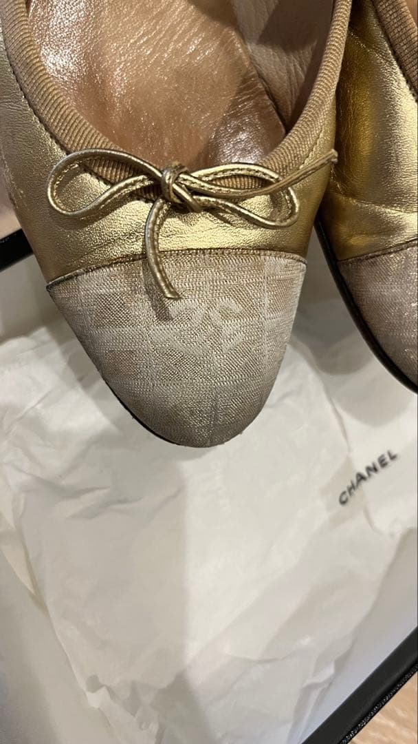 CHANEL ゴールドバレエシューズ