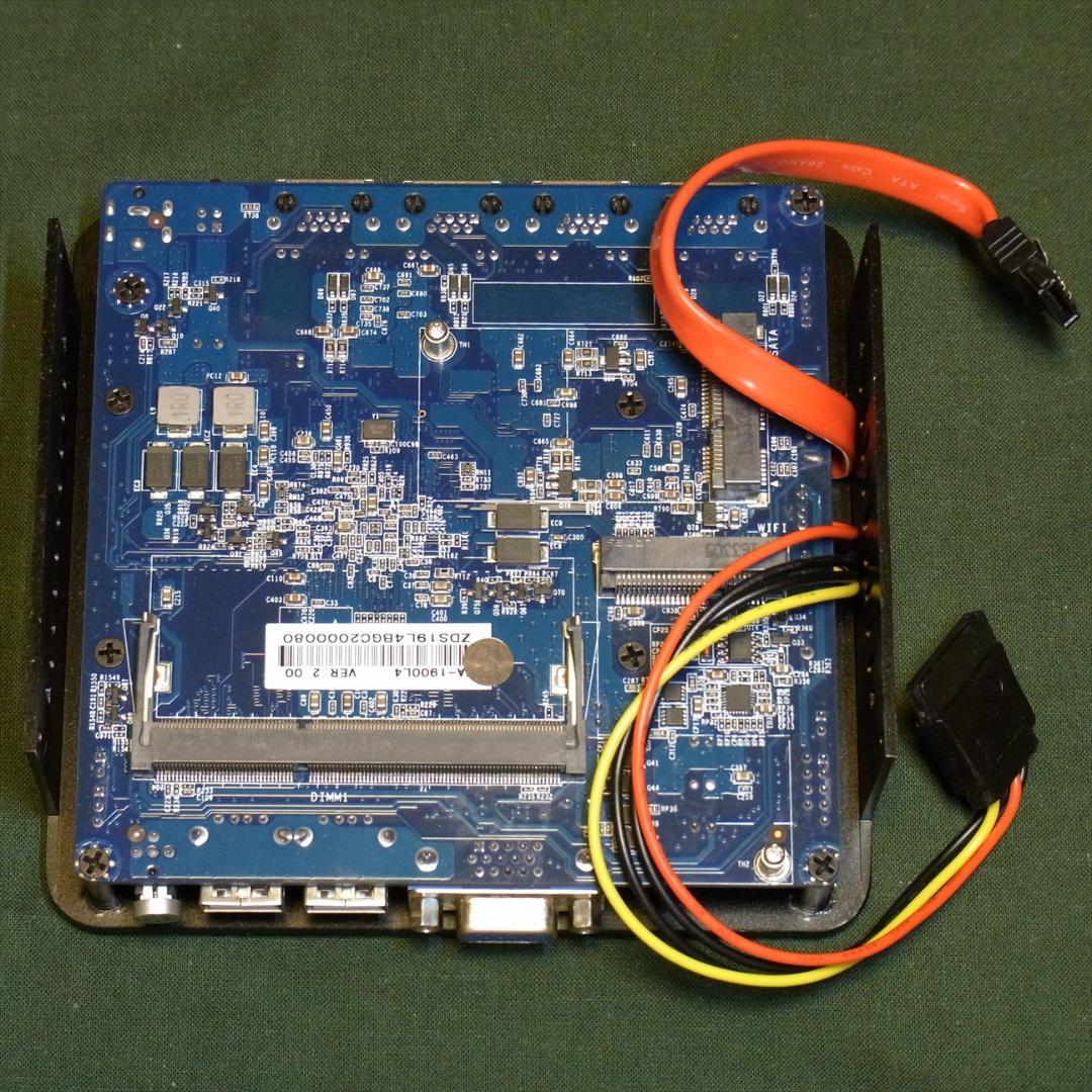 ミニPC Intel J1900搭載 4 LAN ファンレスベアボーン