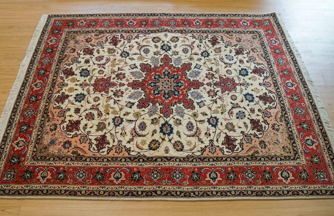 ペルシャ手織り絨毯 タブリーズ産 194×153cm