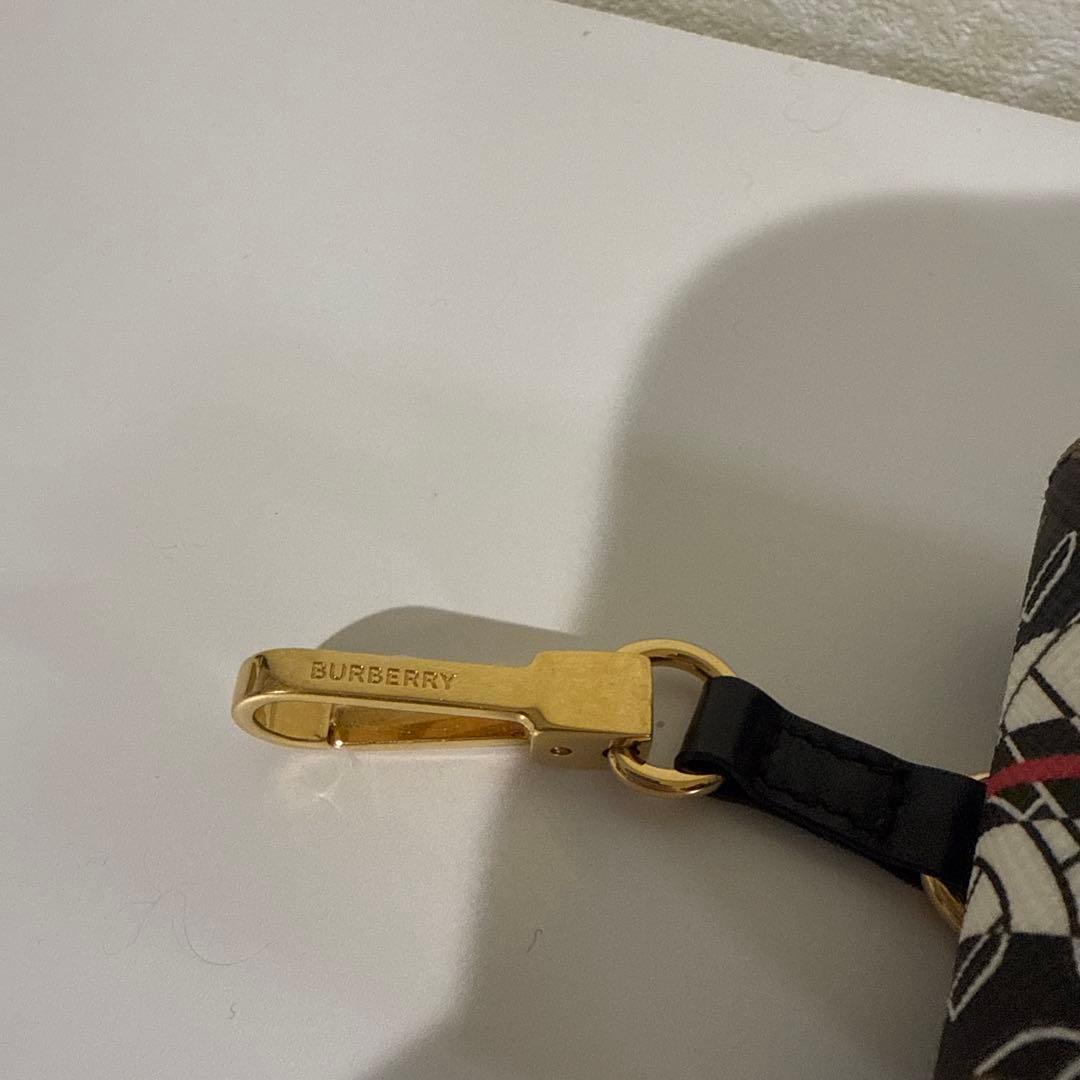 Burberry AirPods pro ケース　Apple