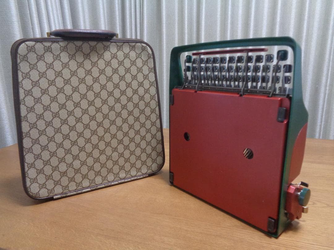 GUCCIケース olivettilettera32タイプライターシェリーライン