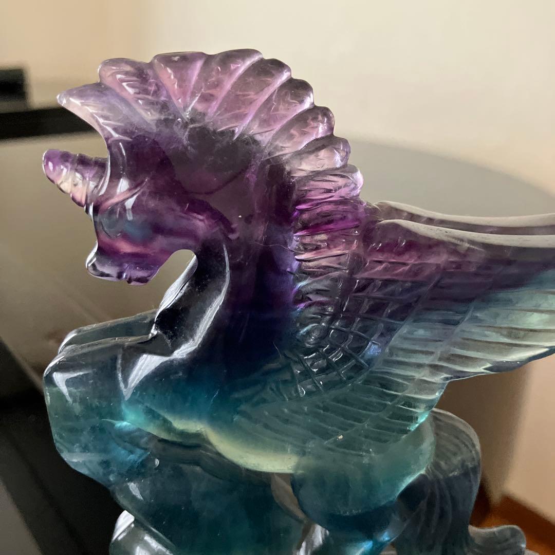 トリプルカラーフローライト　ペガサス　天然石置物