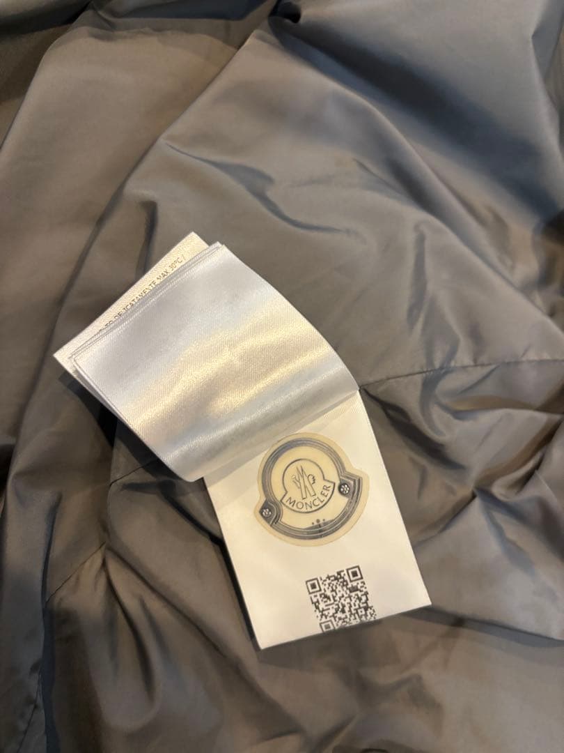 MONCLER グレー ナイロンジャケット