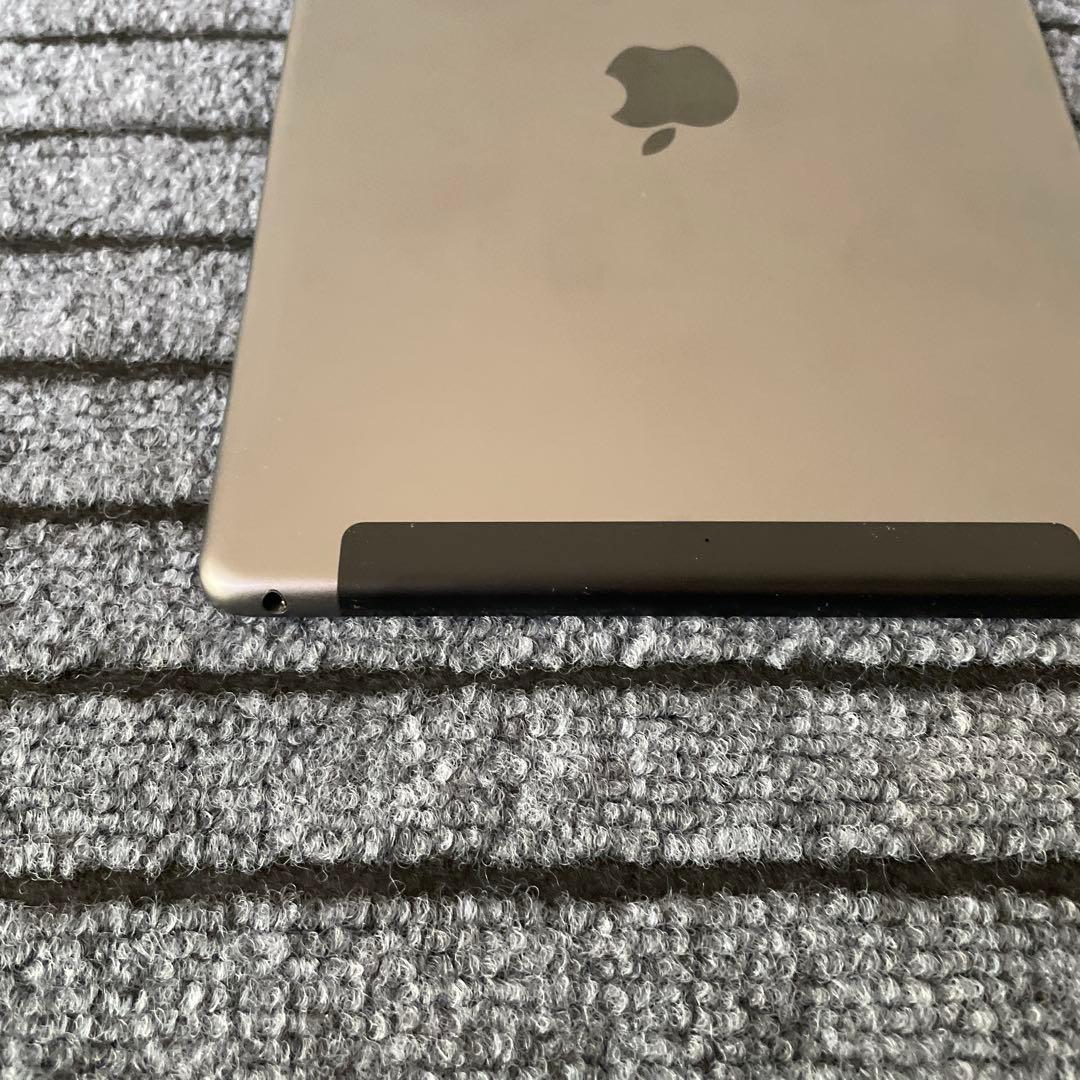 88 iPad 8世代 32GB SIMフリー スペースグレイ