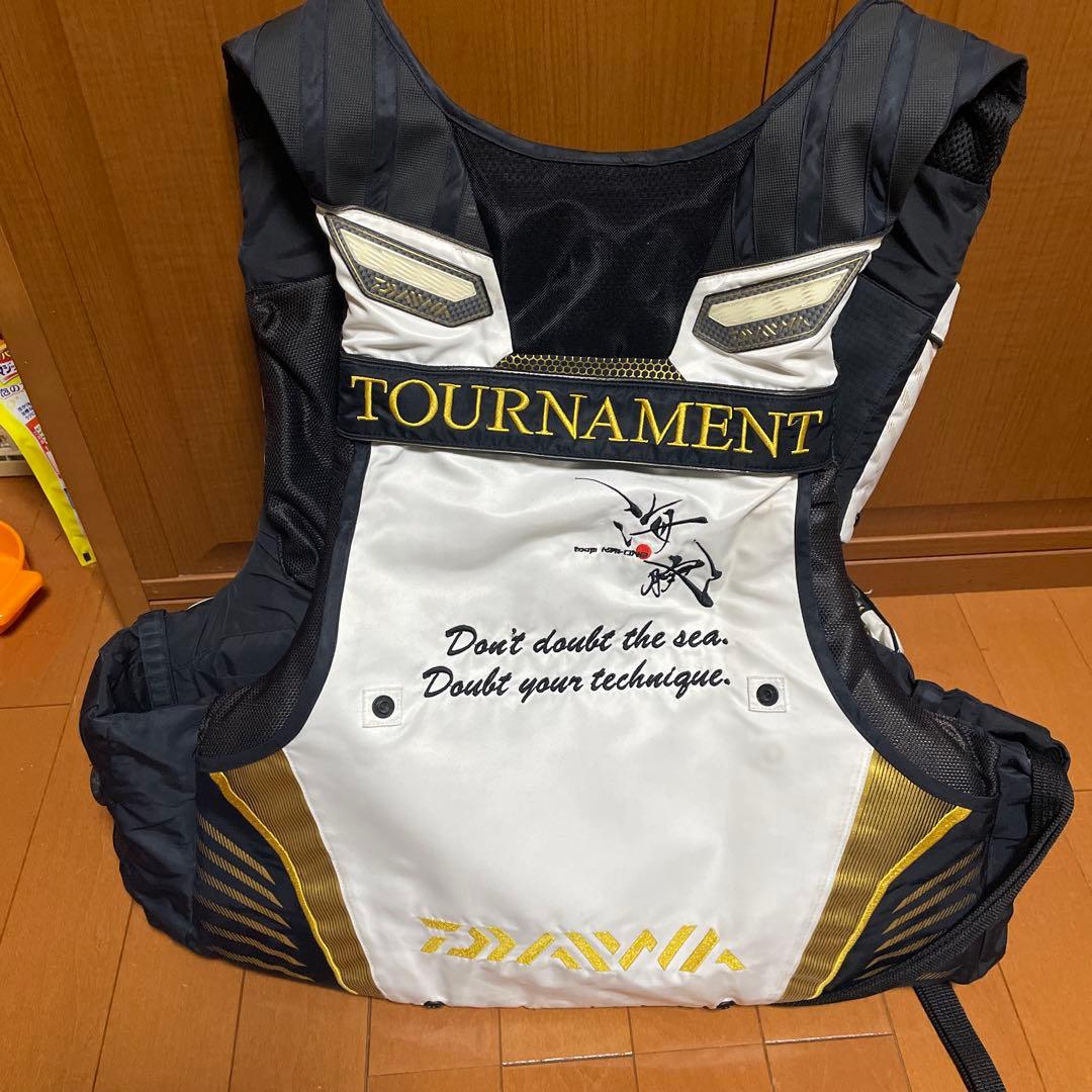 ダイワ ライフジャケット ホワイト/ブラック