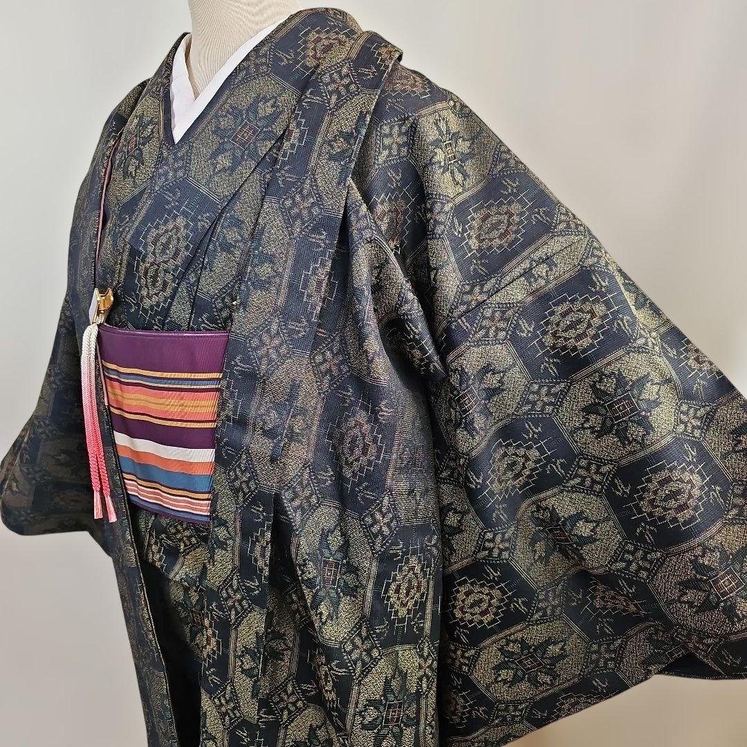 【アンサンブル着物】★幾何学模様黒地★織りの着物★羽織紐未使用★ウールの単