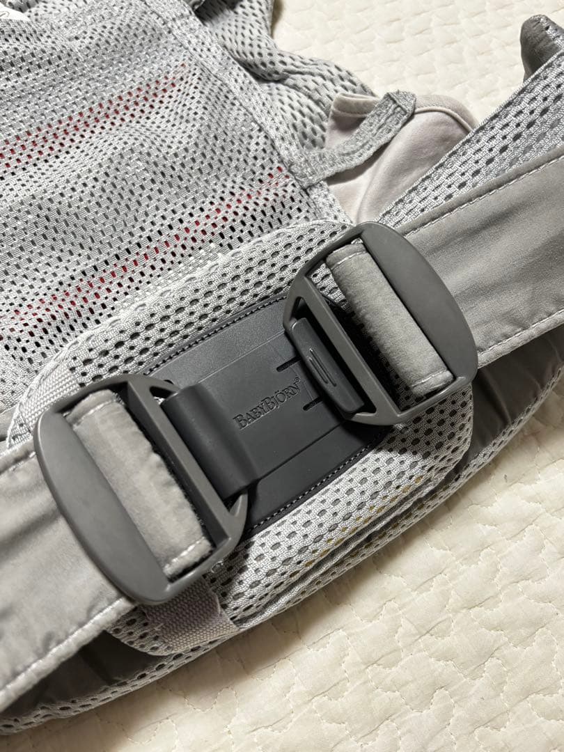 【ともぴ】ベビービョルン　ベビーキャリアハーモニー　Airシルバー