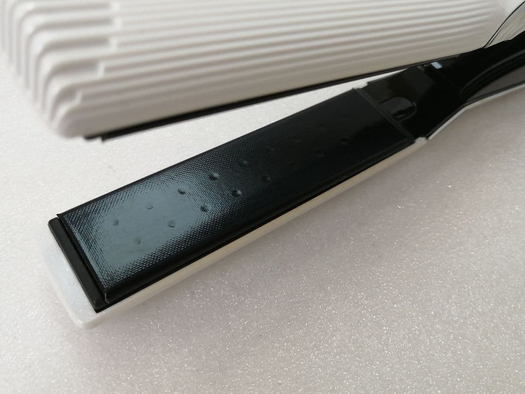 正規品リファ ビューテック ストレートアイロン 22年製 056