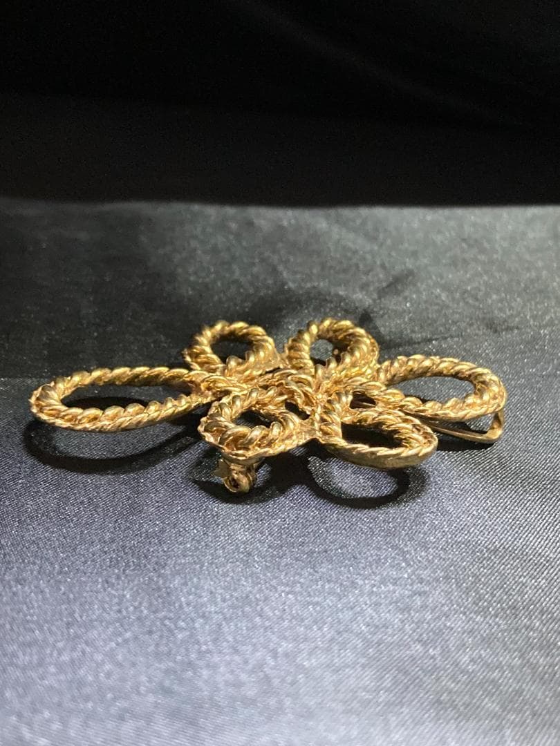 イヴ・サンローラン ゴールドカラー ロープ 結び目 ブローチ ヴィンテージ