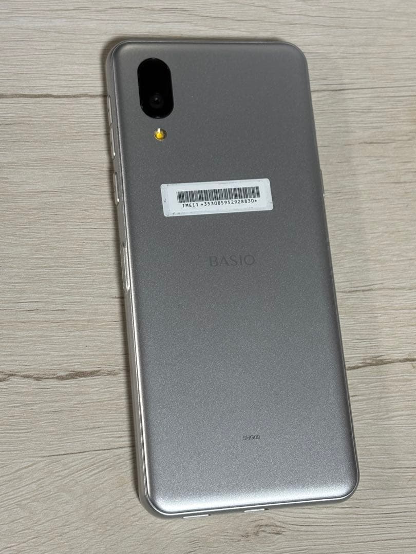 美品 au BASIO active SHG09 手帳型ケース付 シルバー