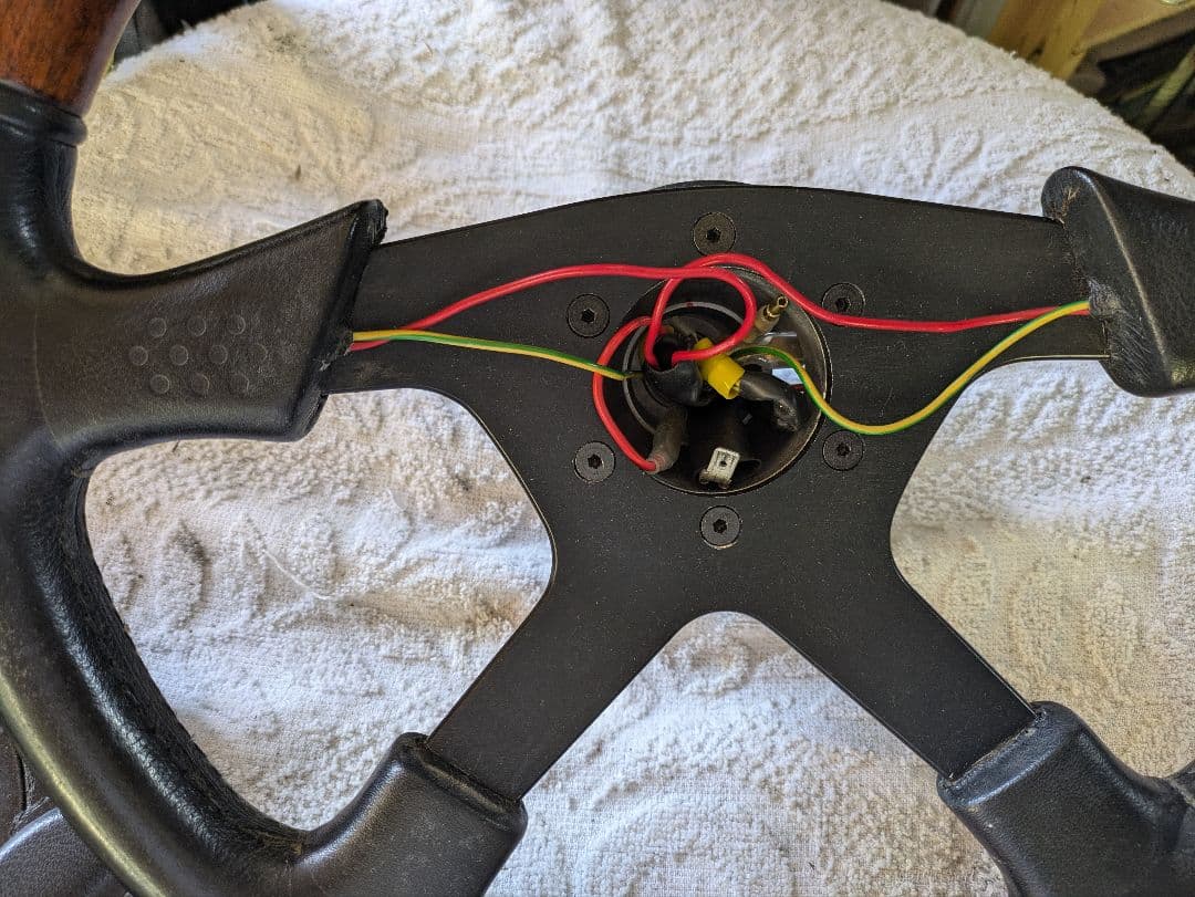 momo ステアリング　オリンピック 　パジェロミニ58Aボス付き