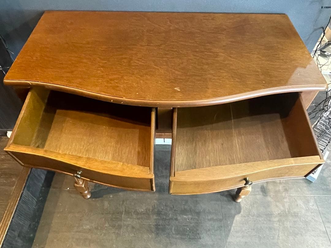 美しいデザインと上質な質感　アンティーク　コンソールテーブル