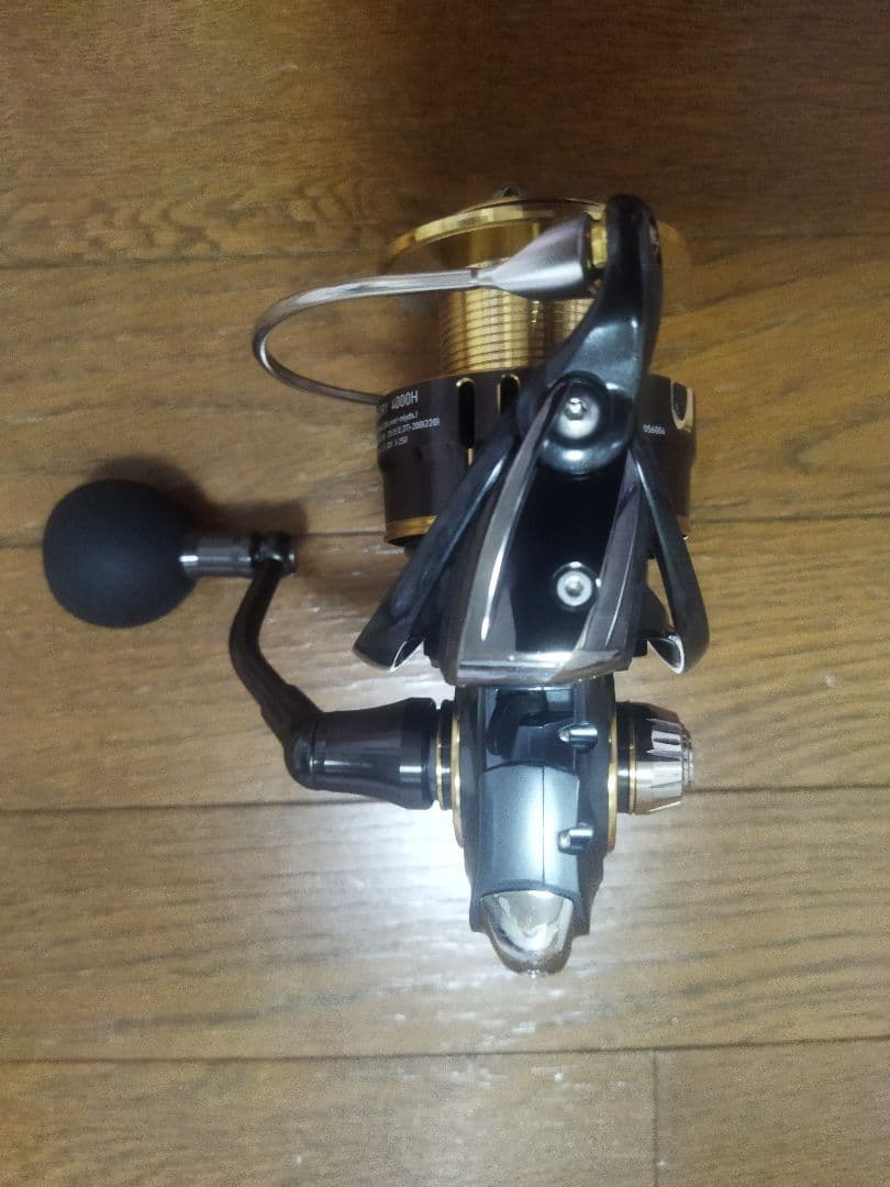 DAIWA スピニングリール ブラック/ゴールド