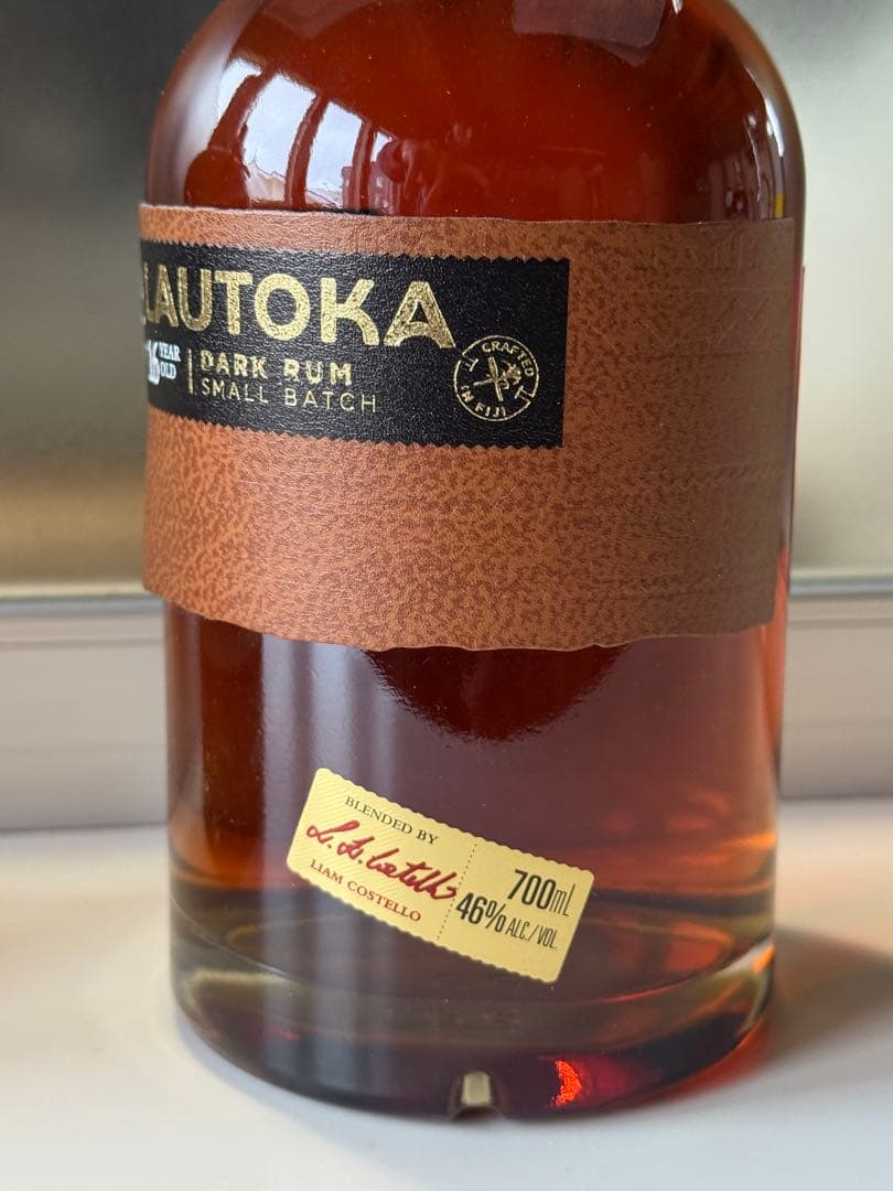 LAUTOKA ダークラム 16年 700ml 46%