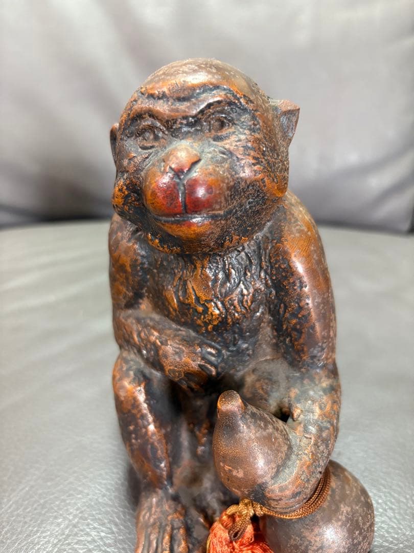 瓢箪を持つ猿　置物