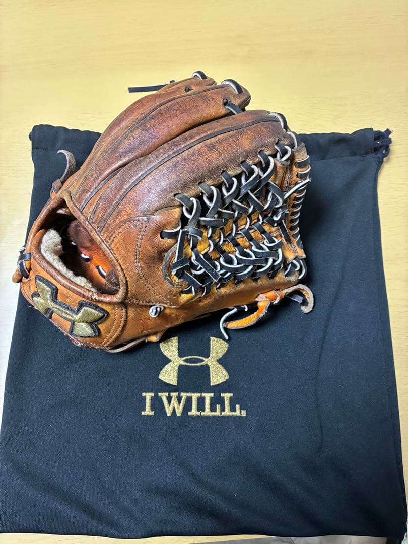 アンダーアーマー 硬式野球グローブ ・グラブ袋付き
