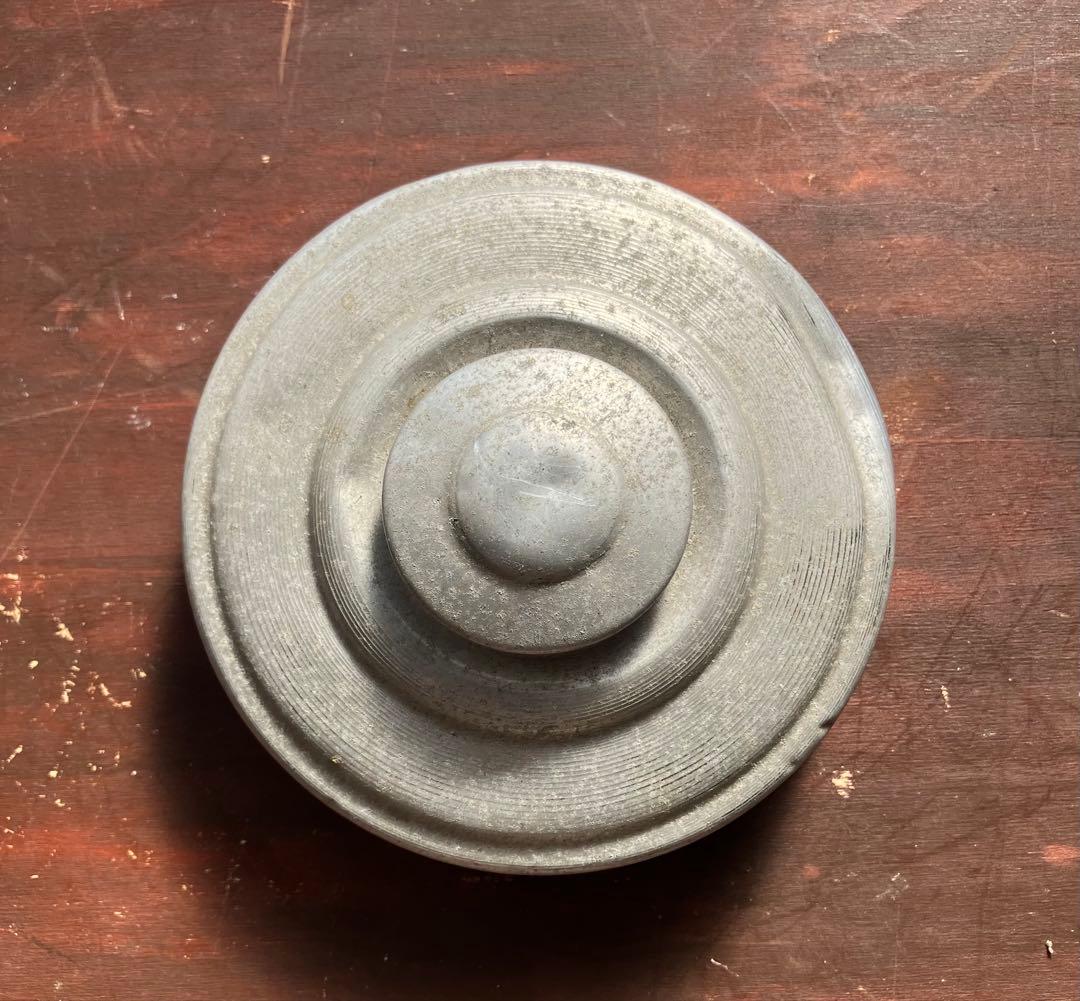 昭和レトロ　小ぶりザイズのタイプ違い　蓋付きガラス瓶　2個セット