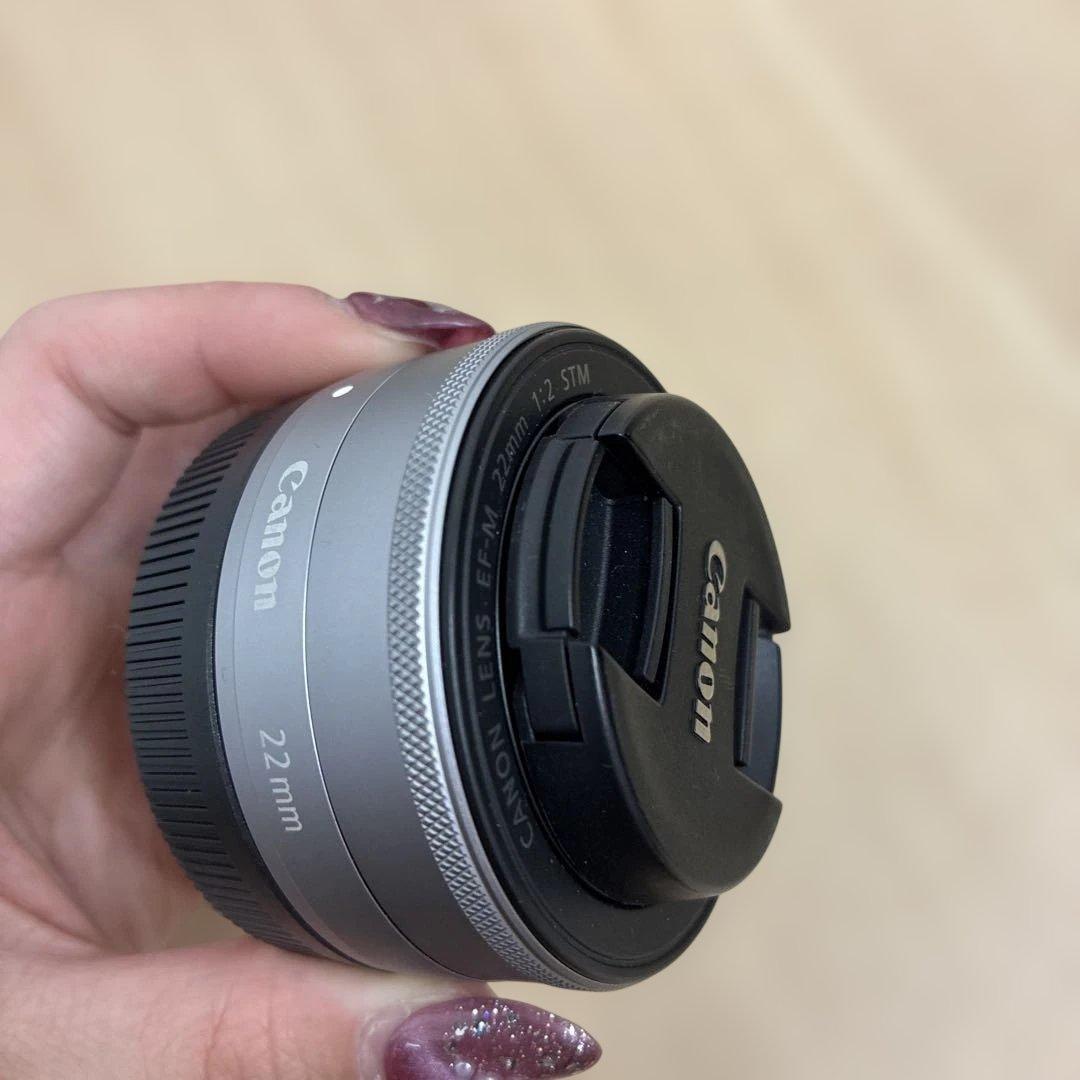 動作未確認　Canon EOS M ホワイト ミラーレスカメラ