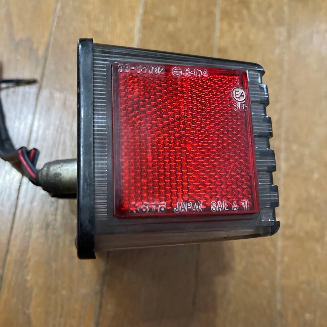 テールランプ カワサキ　GPZ1100F 純正　サイドリフレクターあり