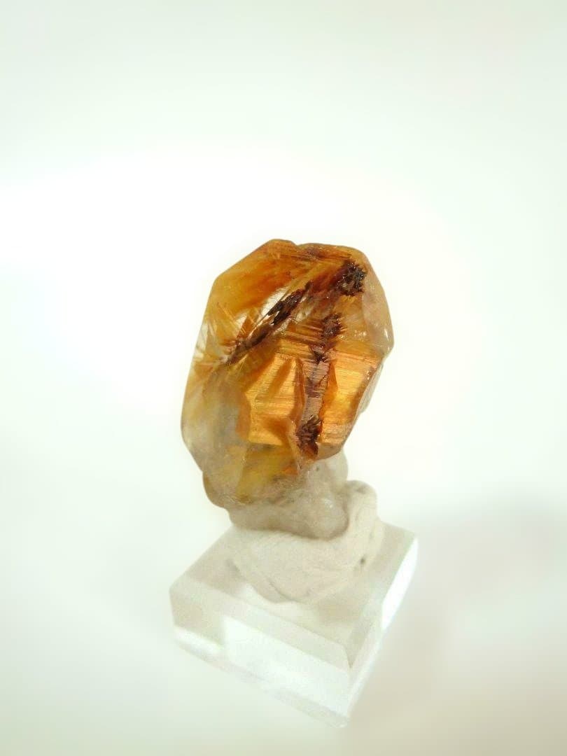 タイチンルチル 放射 ルチルクォーツ 水晶 鉱物標本