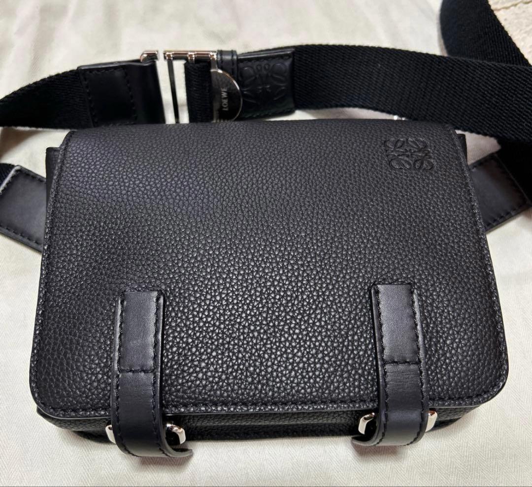 ロエベ ミリタリー　ボディ　ショルダー　バック