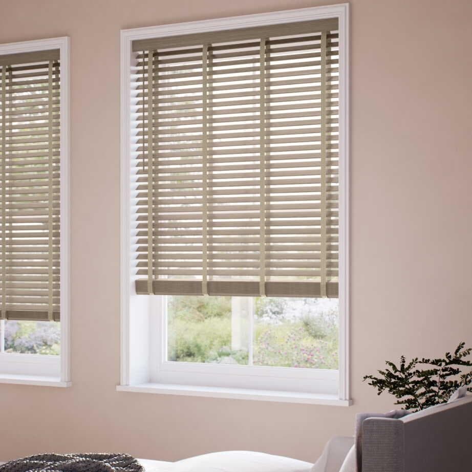 未使用　 ウッドブラインド　アッシュブラウン＆グレー　105.5×102.8