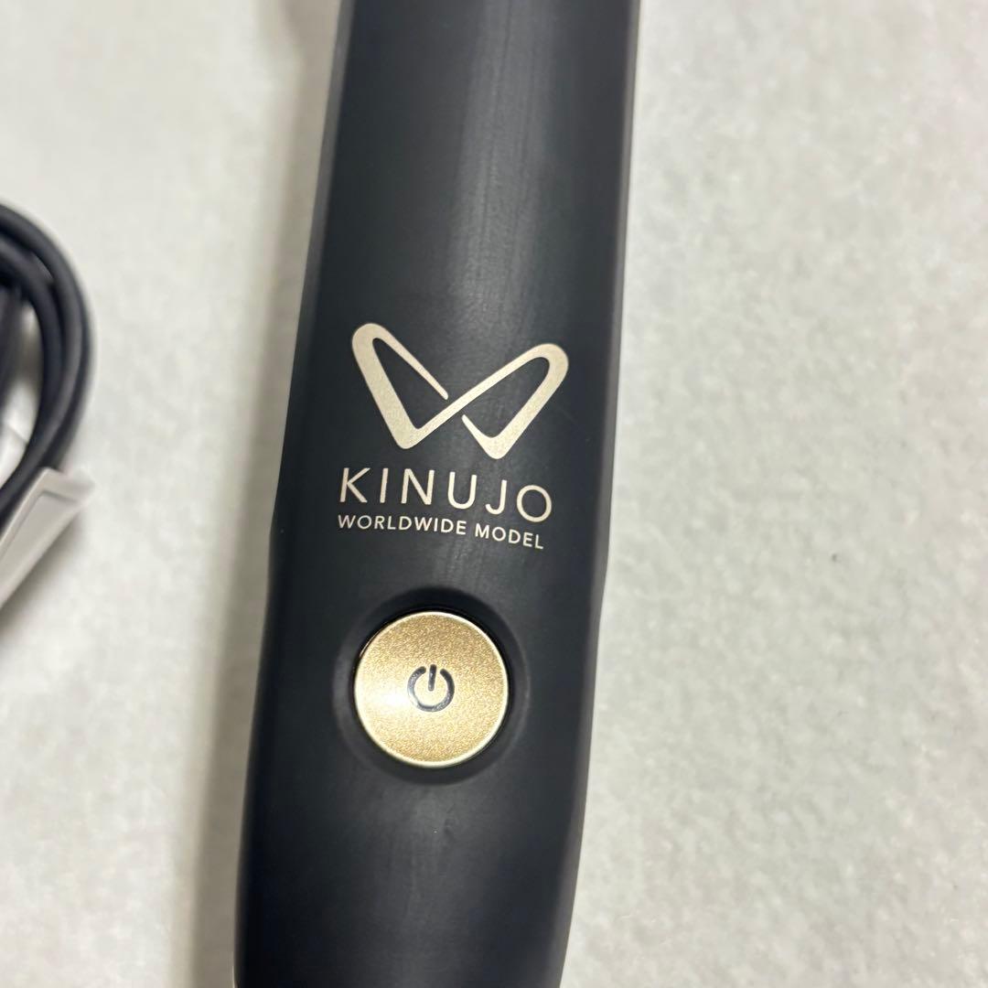 【美品】絹女　KINUJO ストレートヘアアイロン ブラック　DS200-BK