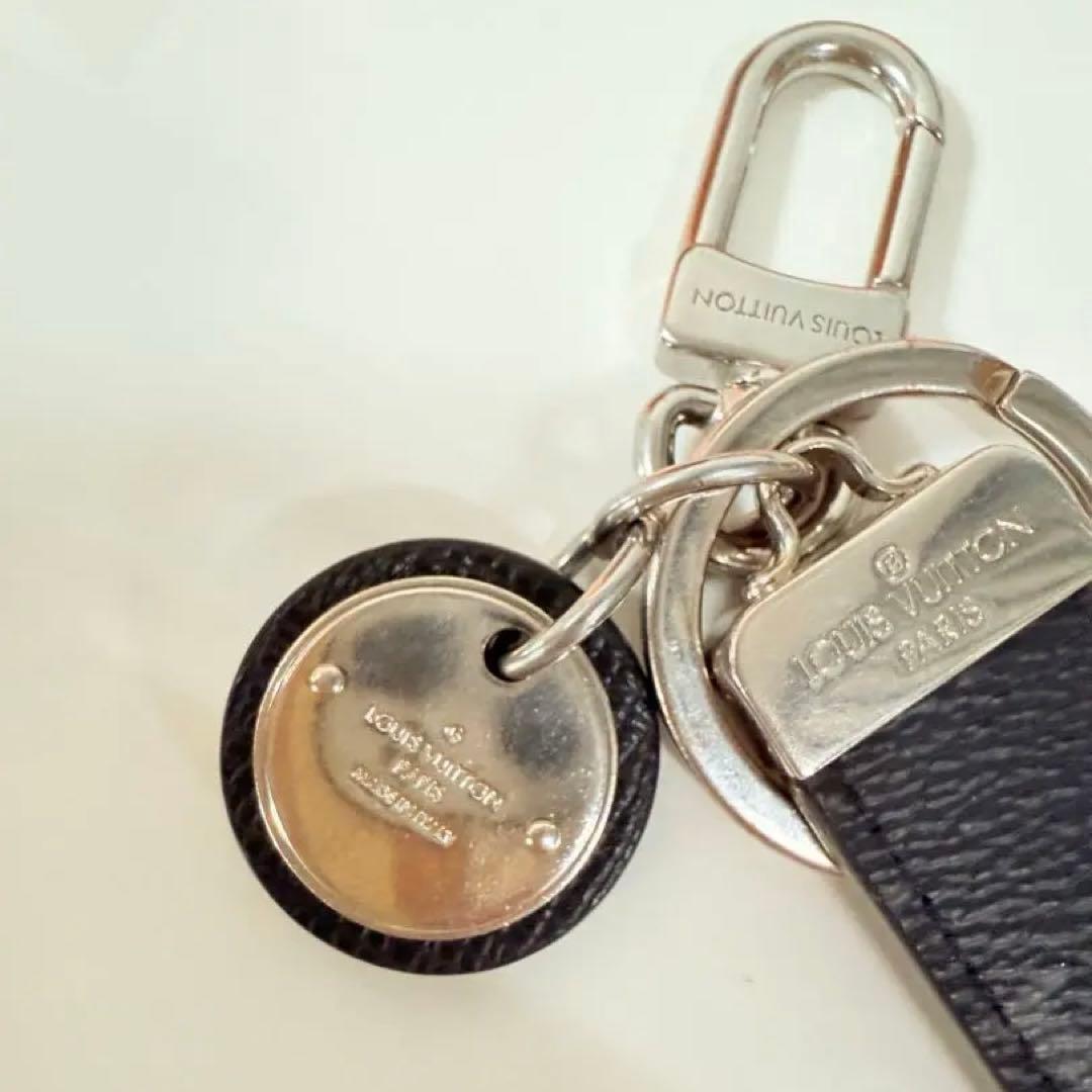 美品 ルイヴィトン キーホルダー ブラック ネオLV M80237
