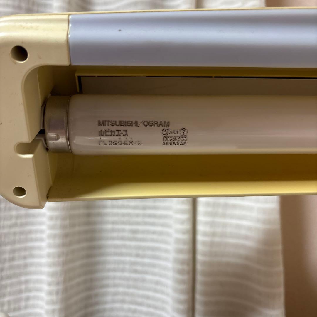 勉強机　ホワイト収納付きデスク LEDライト付き