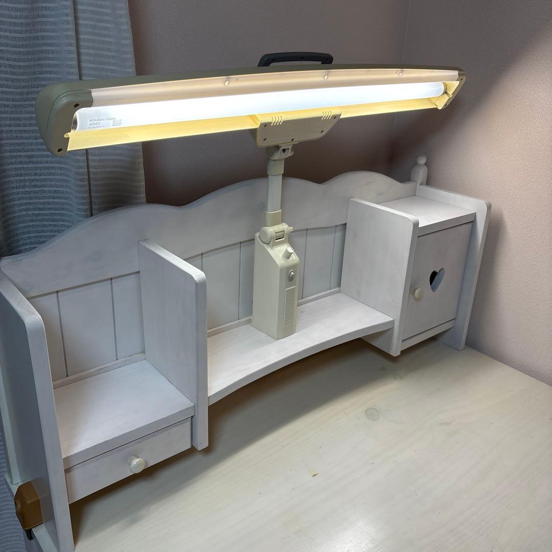 勉強机　ホワイト収納付きデスク LEDライト付き