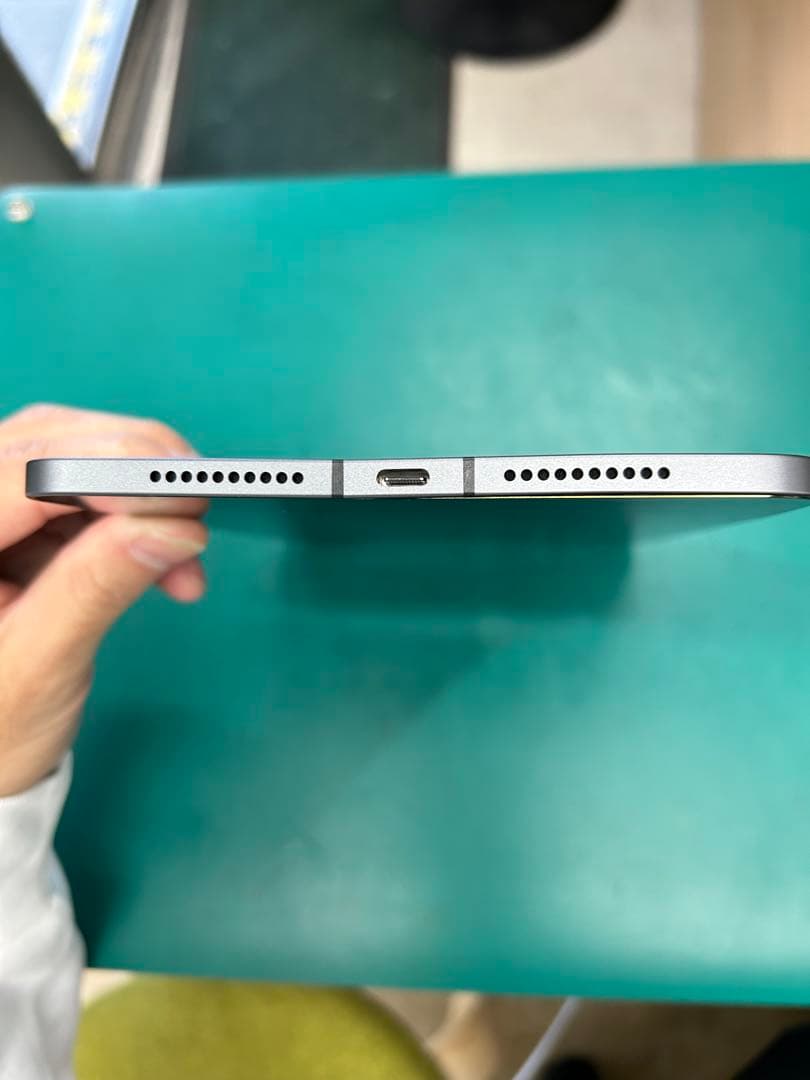 iPad スペースグレー 画面に縦線あり