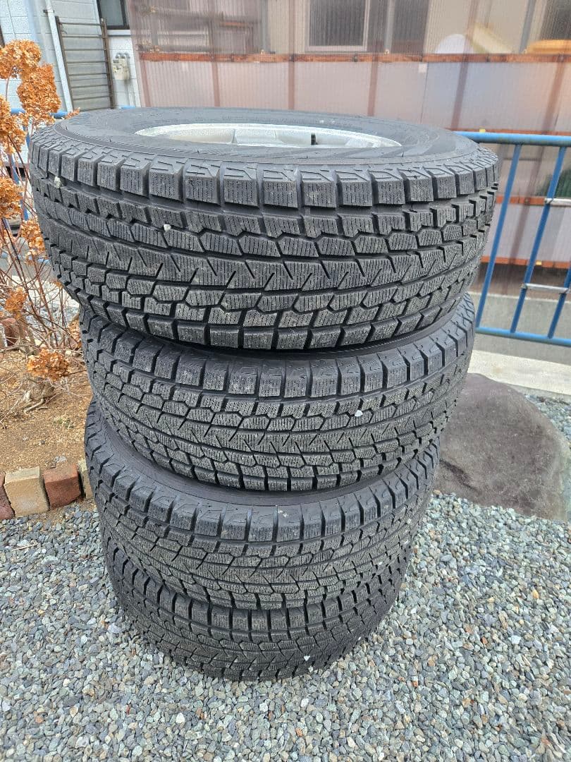 ジープ　ラングラー　スタッドレス　使用少ない　265/70R17