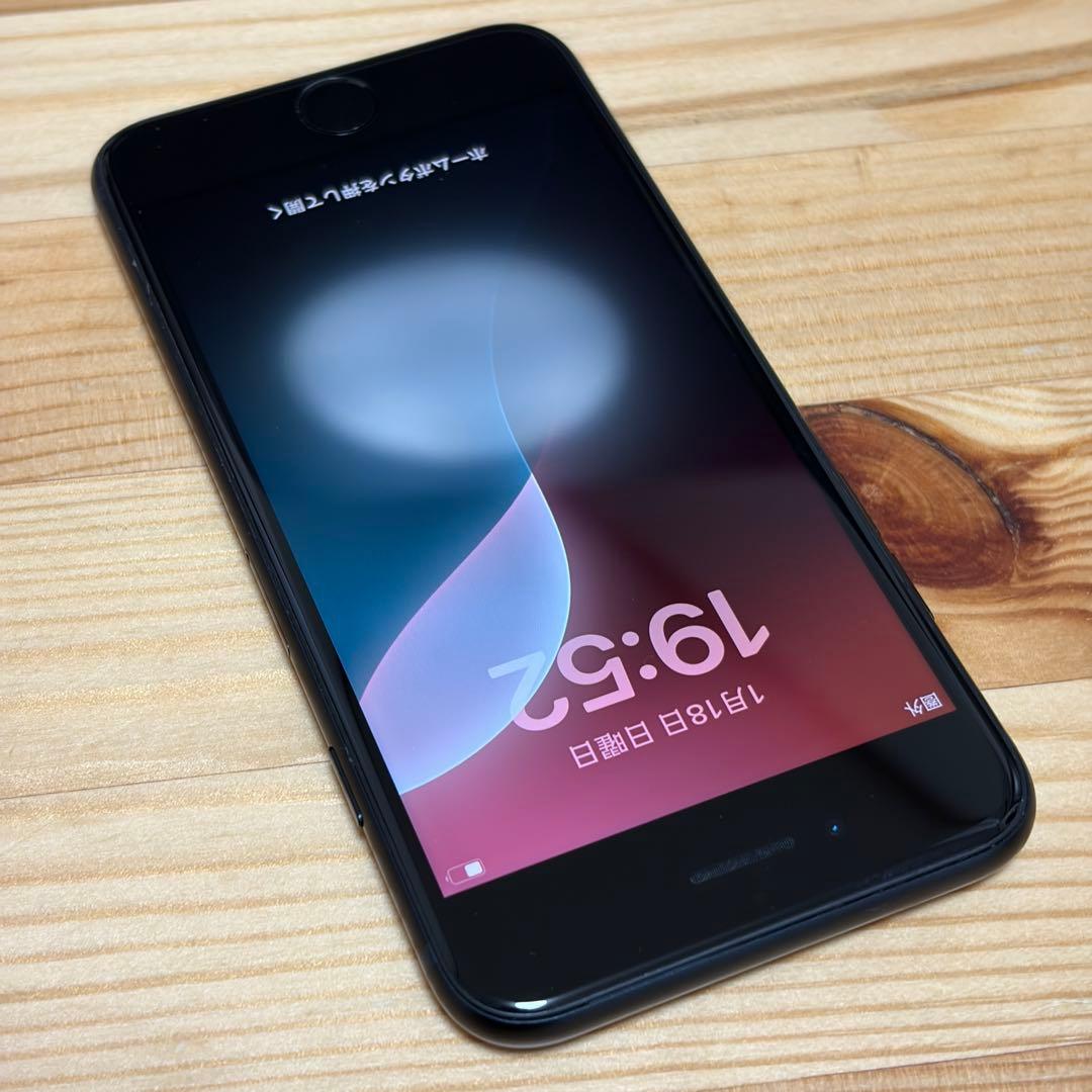 あ*ま様 バッテリー新品　iPhoneSE第3世代64GB SIMフリー　美品