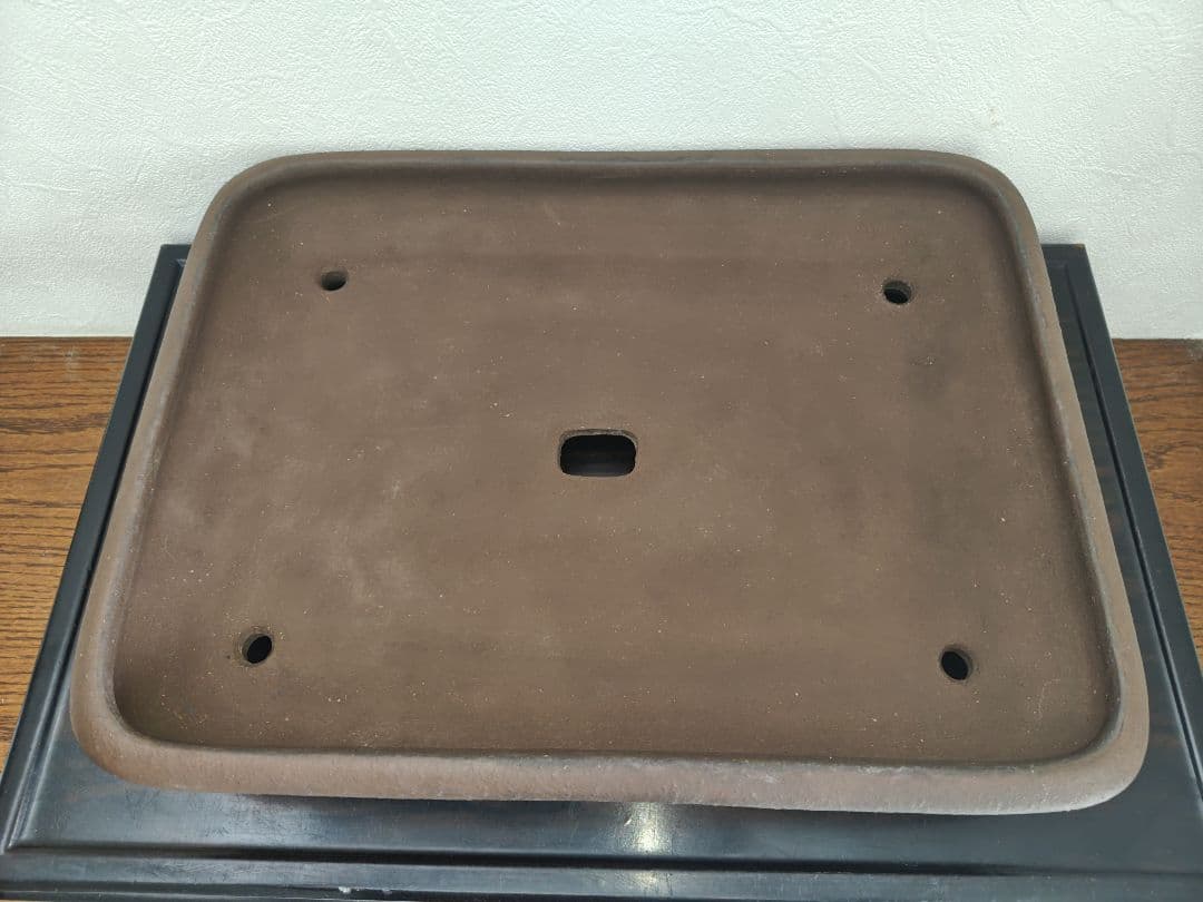 茶色の陶器製四角鉢　落款あり 中型