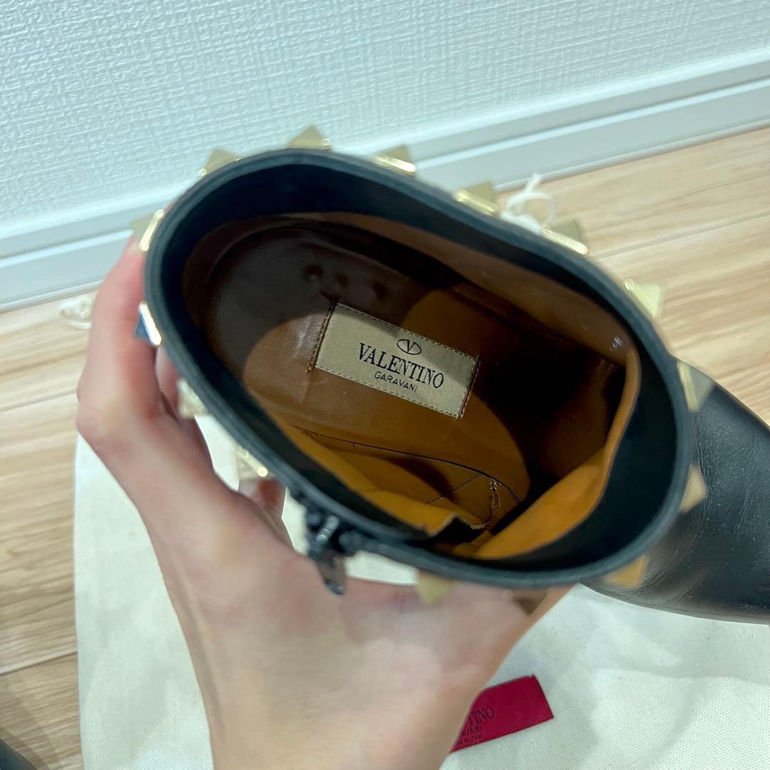 VALENTINO スタッズブーティ