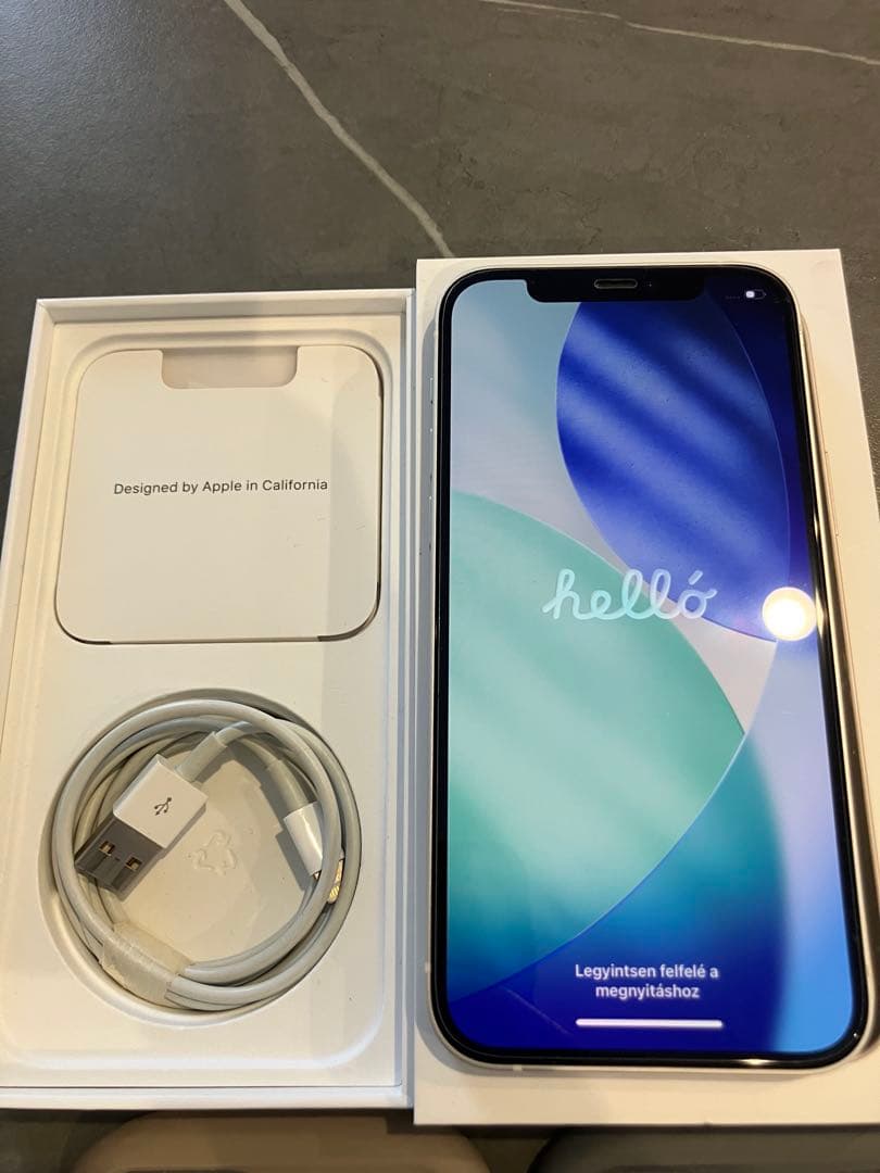 【美品】iPhone 12 128GBホワイト 本体 充電ケーブル付き