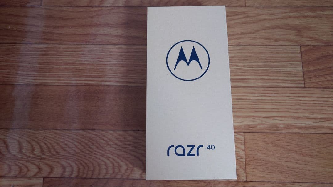 Motorola razr 40 バニラクリーム　SIMフリー