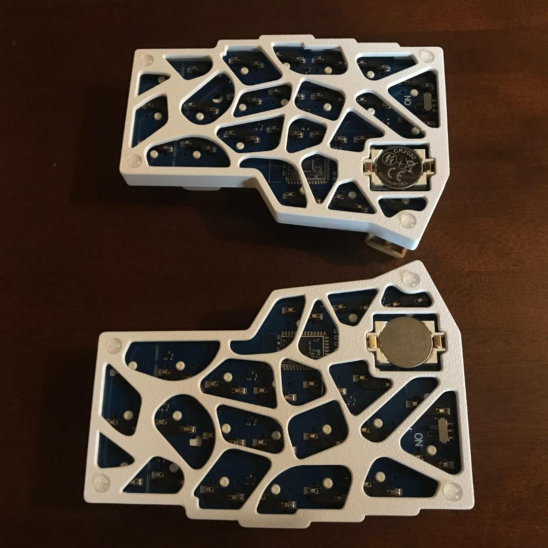 分離型キーボード Corne V4 2.4GHz無線接続 白