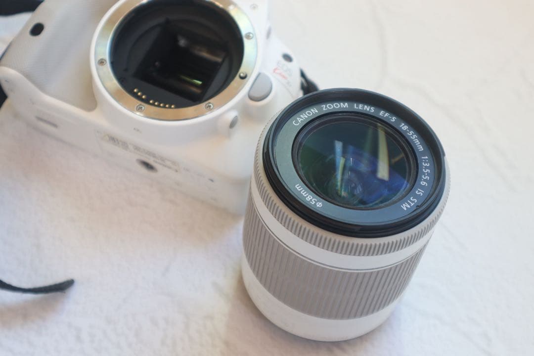 【美品】CANON EOS KISS X7 一眼レフカメラ ホワイト レンズ付き